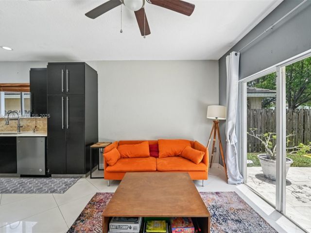 Продажа дома по адресу 3228 SE 3rd Dr - фото 6152669