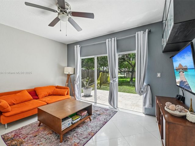 Продажа дома по адресу 3228 SE 3rd Dr - фото 6152670