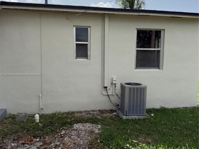 Продажа дома по адресу 14940 Monroe St - фото 6132387