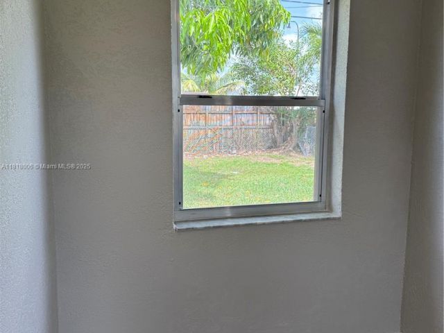 Продажа дома по адресу 14940 Monroe St - фото 6132392