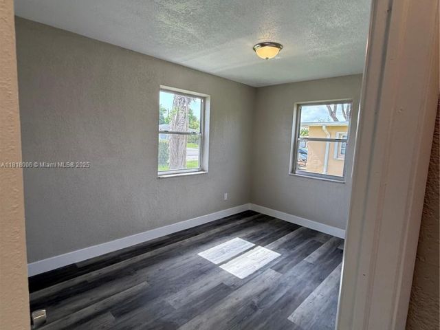 Продажа дома по адресу 14940 Monroe St - фото 6132396