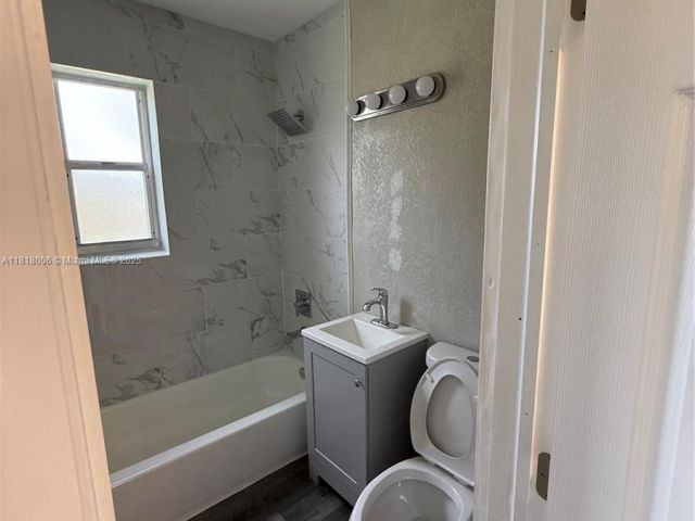 Продажа дома по адресу 14940 Monroe St - фото 6132397