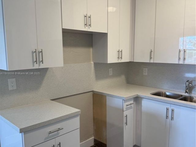 Продажа дома по адресу 14940 Monroe St - фото 6132400