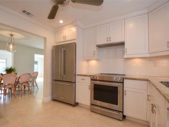 Продажа дома по адресу 1911 NE 41st St - фото 6134931