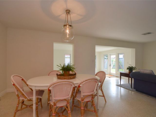 Продажа дома по адресу 1911 NE 41st St - фото 6134933