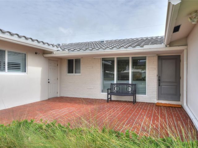 Продажа дома по адресу 1911 NE 41st St - фото 6134942