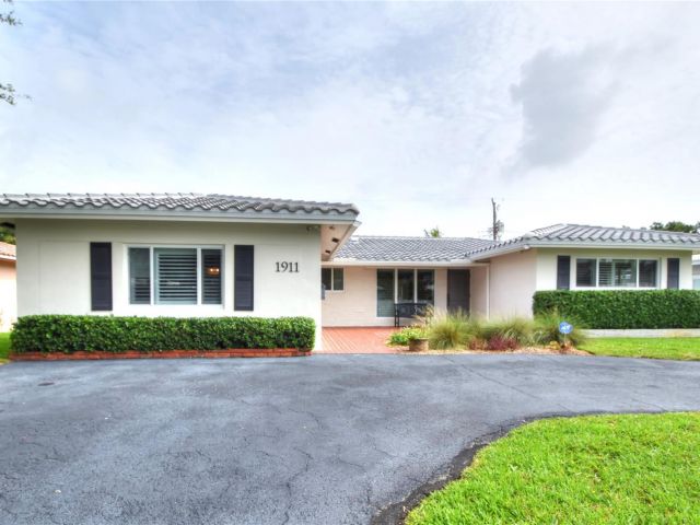 Продажа дома по адресу 1911 NE 41st St - фото 6134943