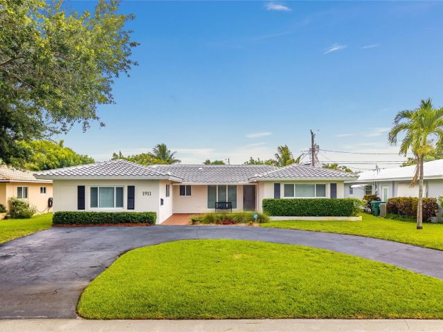 Продажа дома по адресу 1911 NE 41st St - фото 6134945