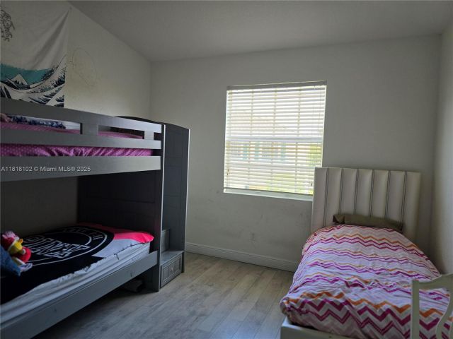 Продажа дома по адресу 146 SW 7th Ct - фото 6132792