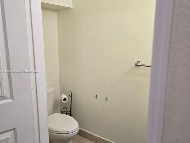 Продажа дома по адресу 146 SW 7th Ct - фото 6132803