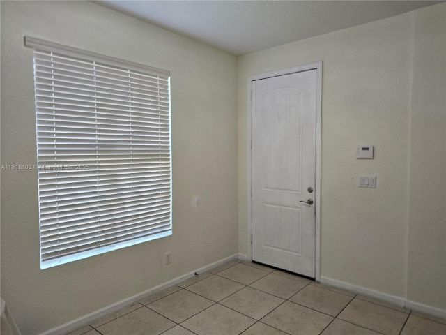 Продажа дома по адресу 146 SW 7th Ct - фото 6132804