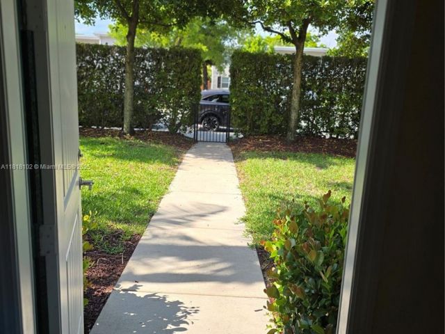 Продажа дома по адресу 146 SW 7th Ct - фото 6132805