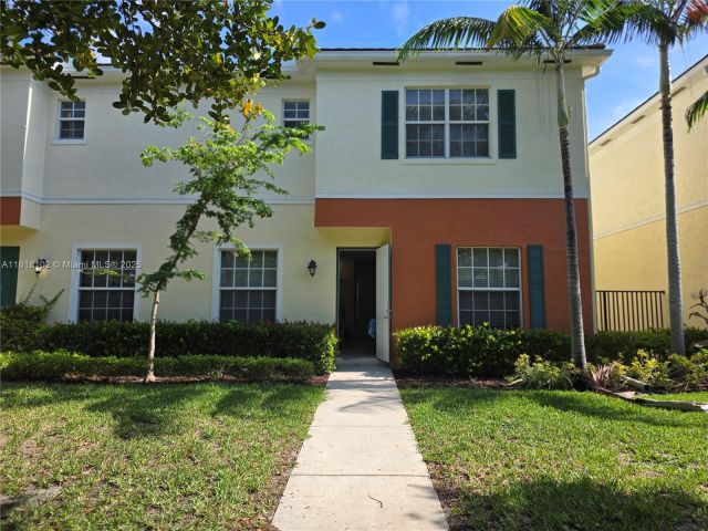 Продажа дома по адресу 146 SW 7th Ct - фото 6132807