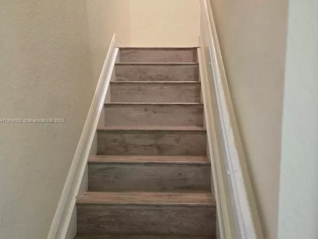 Продажа дома по адресу 146 SW 7th Ct - фото 6132795