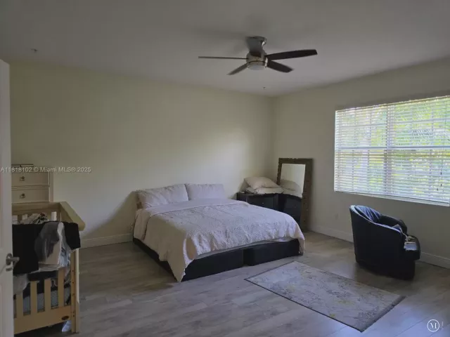 Продажа дома по адресу 146 SW 7th Ct - фото 6132790