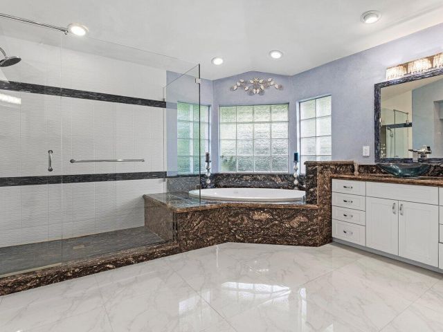 Продажа дома по адресу 10369 Silver Lake Drive - фото 6136495