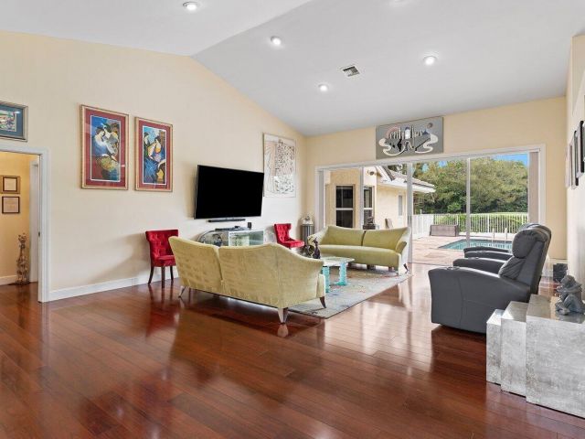 Продажа дома по адресу 10369 Silver Lake Drive - фото 6136501