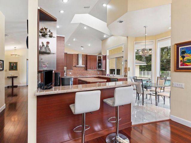 Продажа дома по адресу 10369 Silver Lake Drive - фото 6136503