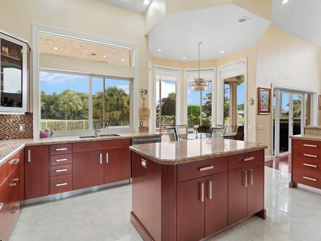 Продажа дома по адресу 10369 Silver Lake Drive - фото 6136505