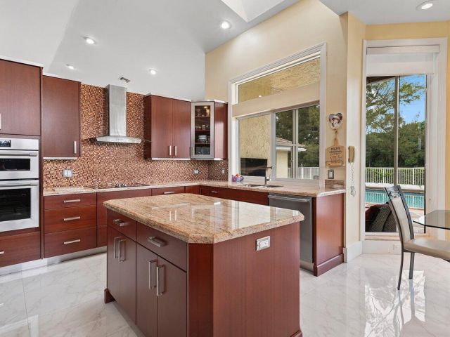 Продажа дома по адресу 10369 Silver Lake Drive - фото 6136507