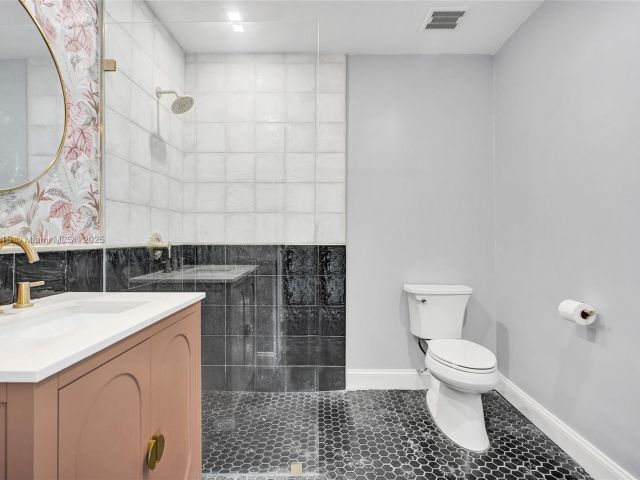 Продажа дома по адресу 1731 NE 171st St - фото 6180724