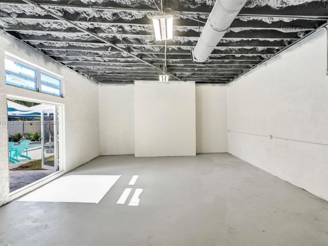 Продажа дома по адресу 1731 NE 171st St - фото 6180725