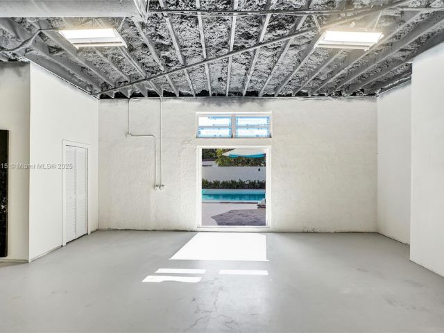 Продажа дома по адресу 1731 NE 171st St - фото 6180727