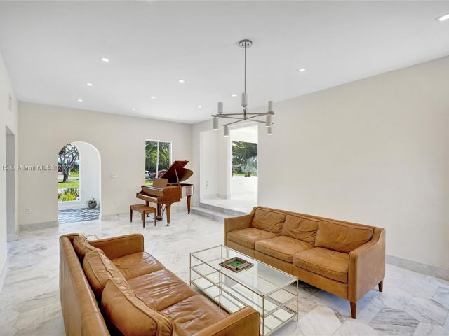 Продажа дома по адресу 1731 NE 171st St - фото 6180735