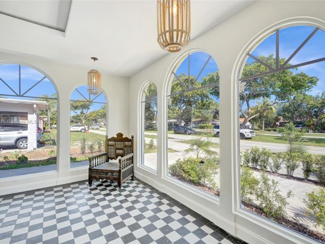 Продажа дома по адресу 1731 NE 171st St - фото 6180737