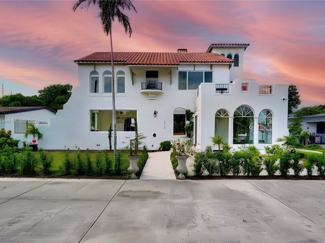 Продажа дома по адресу 1731 NE 171st St - фото 6180743