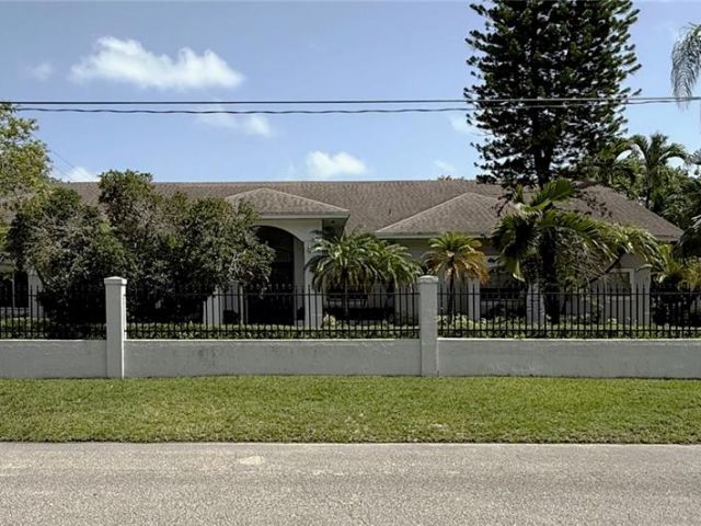 Продажа дома по адресу 8200 SW 92nd St - фото 6133849