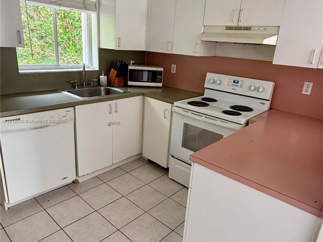 Продажа дома по адресу 8200 SW 92nd St - фото 6133851