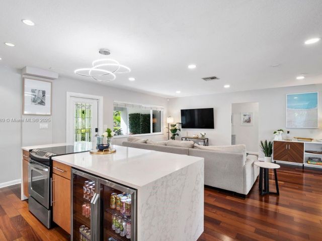 Продажа дома по адресу 2837 NE 17th Ave - фото 6223538