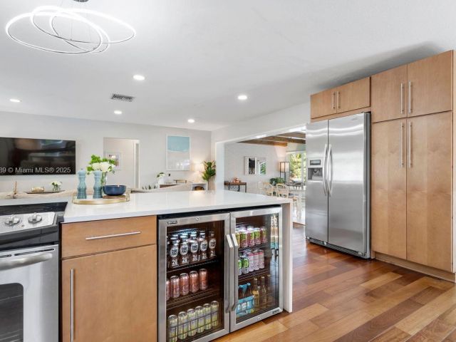 Продажа дома по адресу 2837 NE 17th Ave - фото 6223539