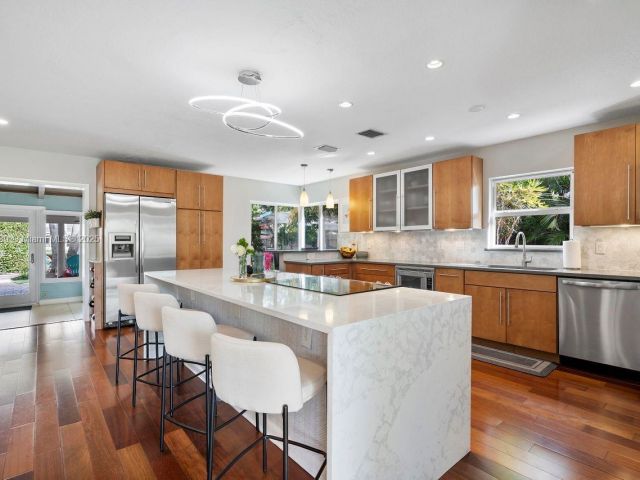 Продажа дома по адресу 2837 NE 17th Ave - фото 6223541