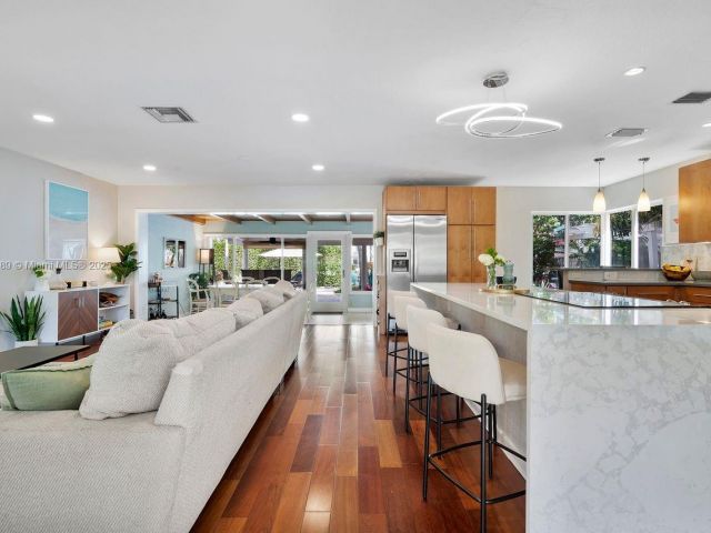 Продажа дома по адресу 2837 NE 17th Ave - фото 6223542