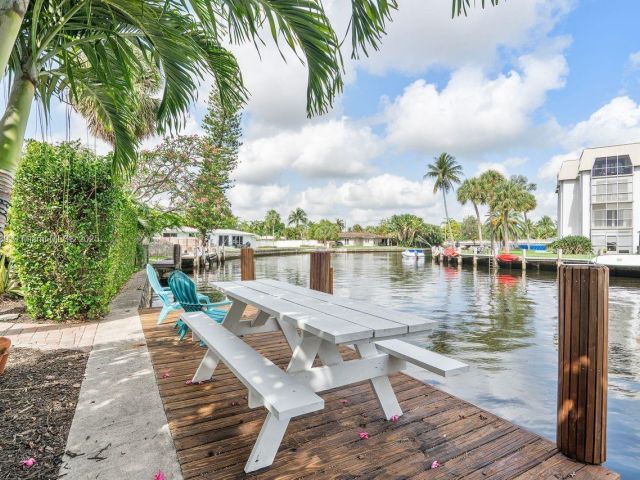 Продажа дома по адресу 2837 NE 17th Ave - фото 6223544