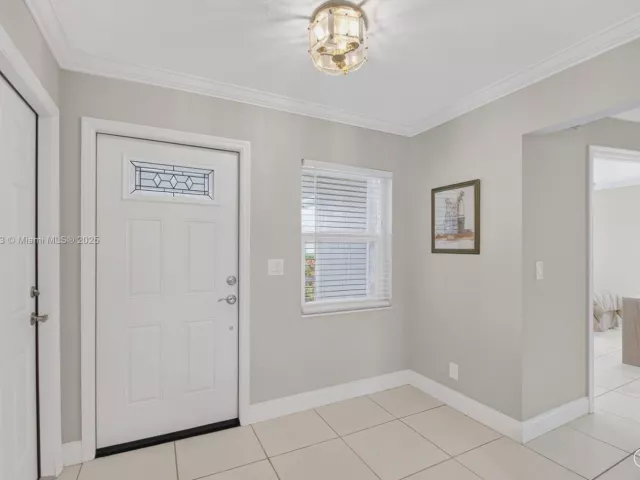 Продажа дома по адресу 3810 Rowena Cir - фото 6134212