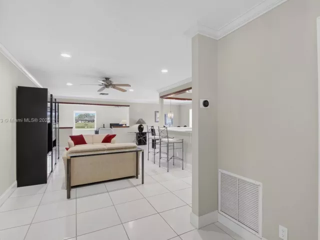 Продажа дома по адресу 3810 Rowena Cir - фото 6134213