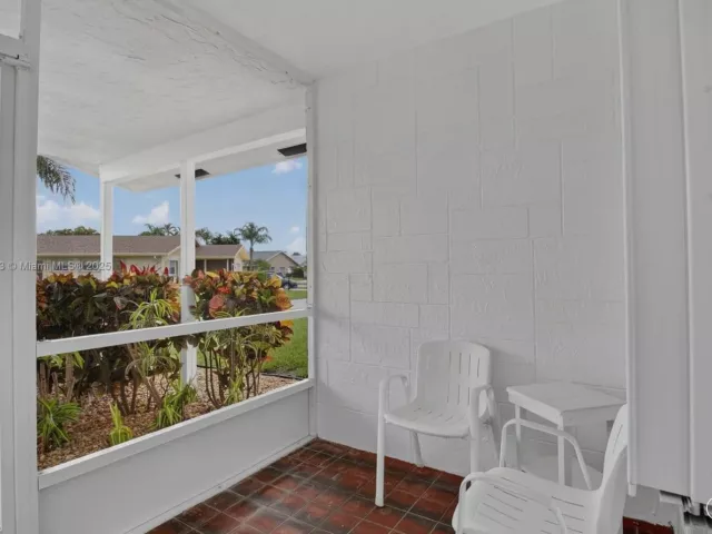 Продажа дома по адресу 3810 Rowena Cir - фото 6134214