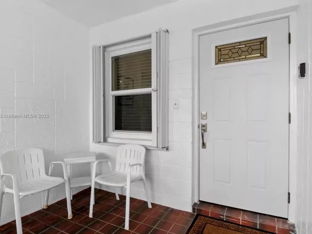 Продажа дома по адресу 3810 Rowena Cir - фото 6134215