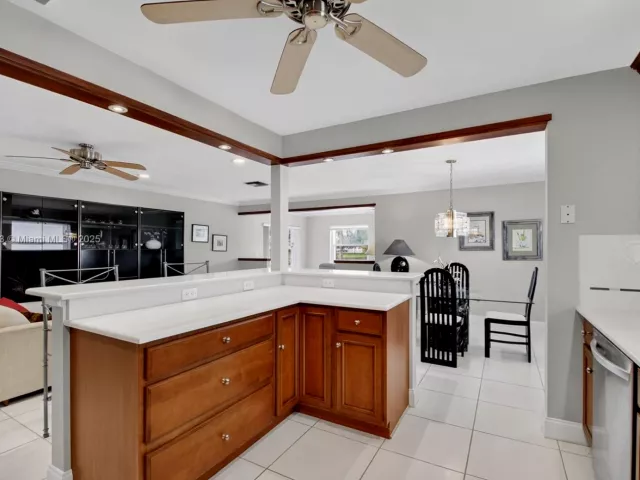 Продажа дома по адресу 3810 Rowena Cir - фото 6134205