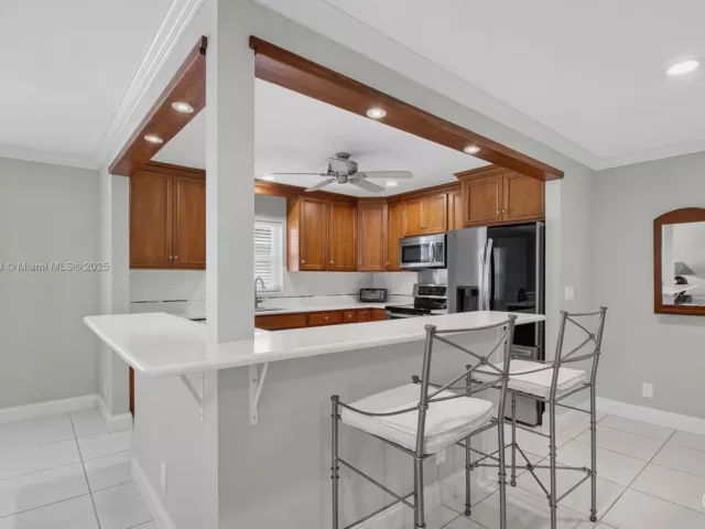 Продажа дома по адресу 3810 Rowena Cir - фото 6134207