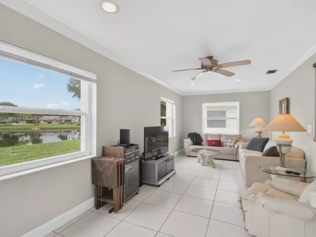 Продажа дома по адресу 3810 Rowena Cir - фото 6134200