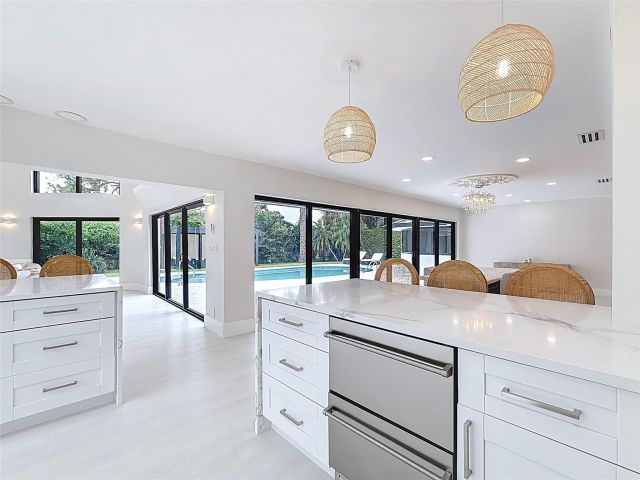 Продажа дома по адресу 5100 Pineview Cir - фото 6159097