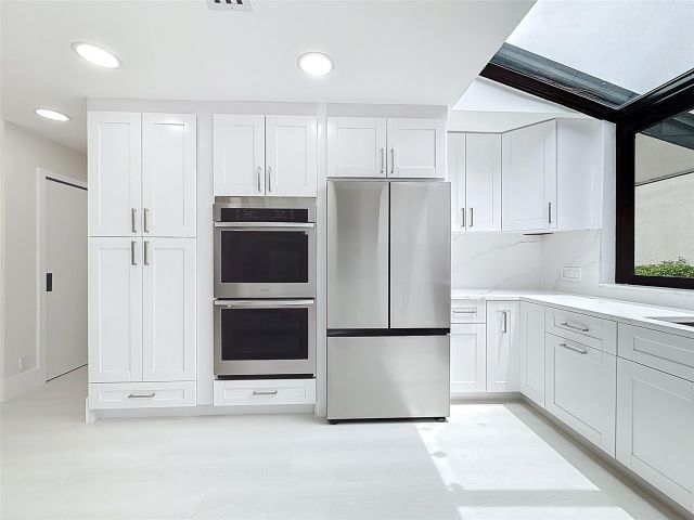 Продажа дома по адресу 5100 Pineview Cir - фото 6159099