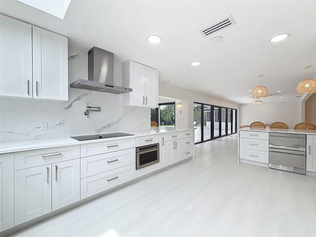 Продажа дома по адресу 5100 Pineview Cir - фото 6159100