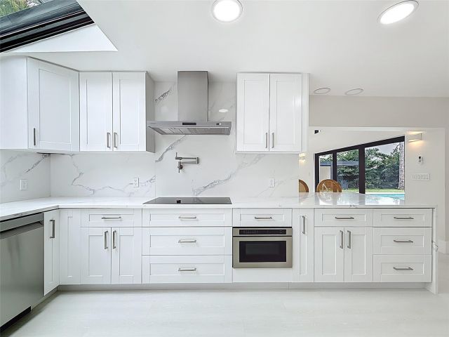 Продажа дома по адресу 5100 Pineview Cir - фото 6159101