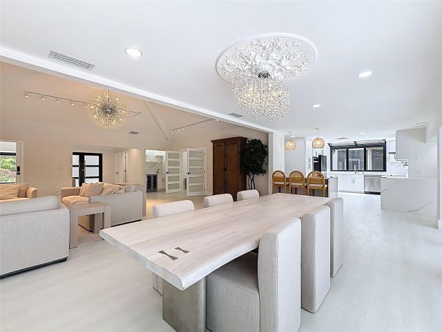 Продажа дома по адресу 5100 Pineview Cir - фото 6159104