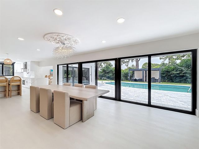 Продажа дома по адресу 5100 Pineview Cir - фото 6159106